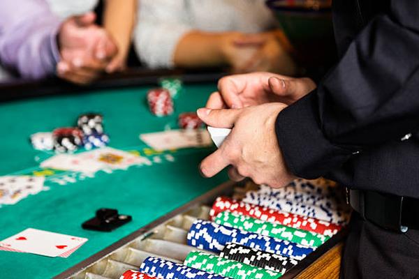 Finding Reliable Betting Platforms Through เว็บแทงบอล ออนไลน์ Options